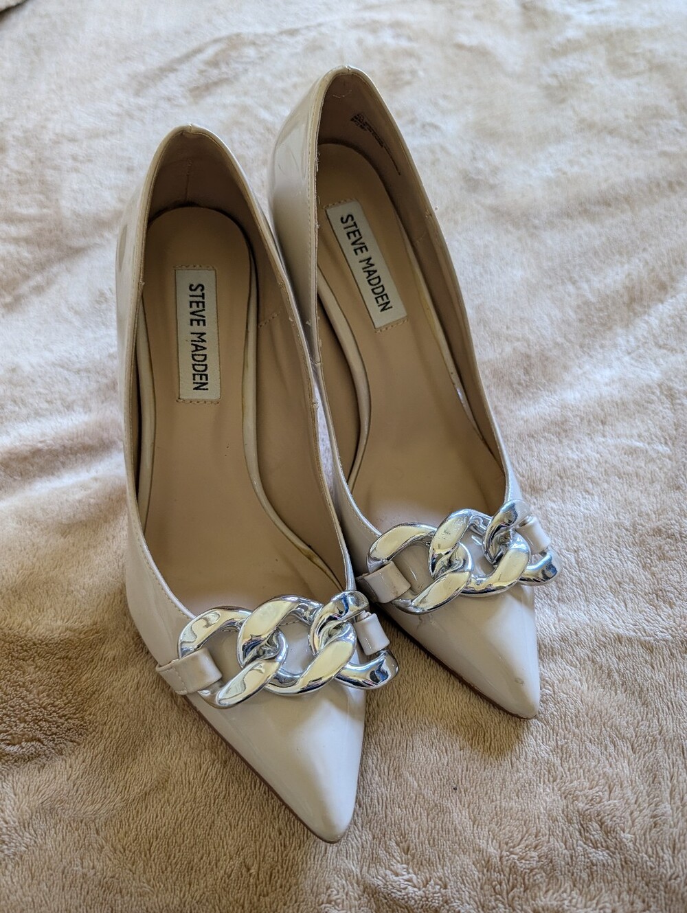 Steve Madden Cream Patent Pointed-Toe Pumps with Silver Chain